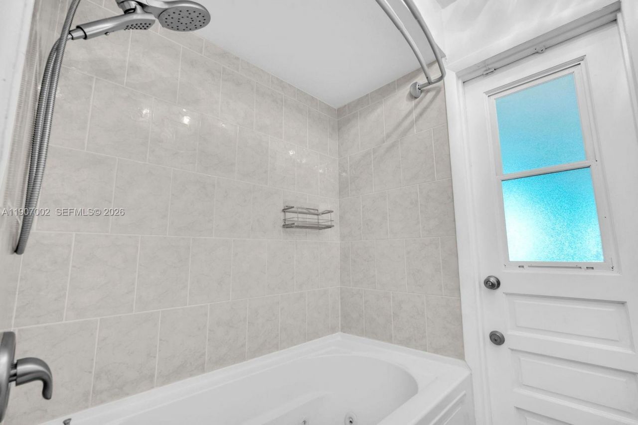 1245 NW 92nd Ave, Pembroke Pines, FL 33024 Photo