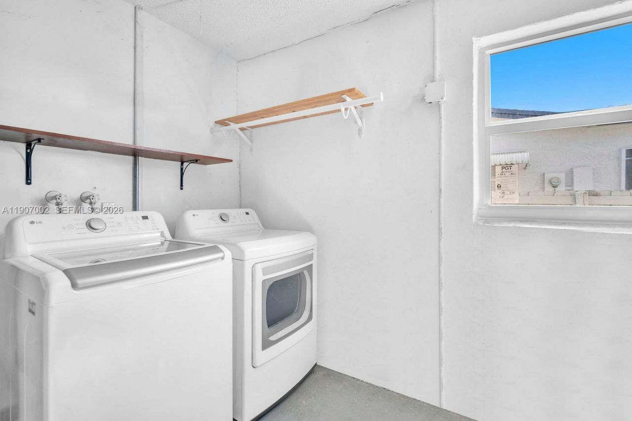 1245 NW 92nd Ave, Pembroke Pines, FL 33024 Photo