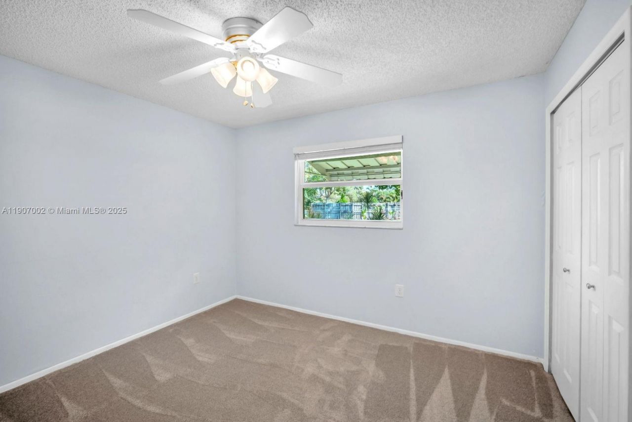 1245 NW 92nd Ave, Pembroke Pines, FL 33024 Photo