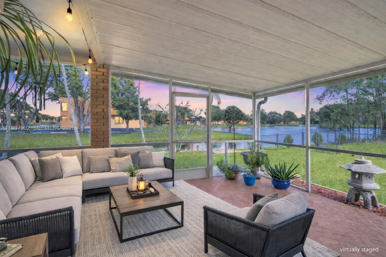 1245 NW 92nd Ave, Pembroke Pines, FL 33024 Photo