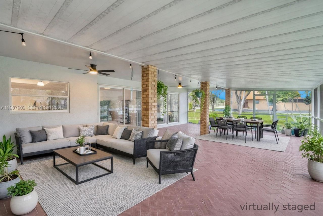 1245 NW 92nd Ave, Pembroke Pines, FL 33024 Photo