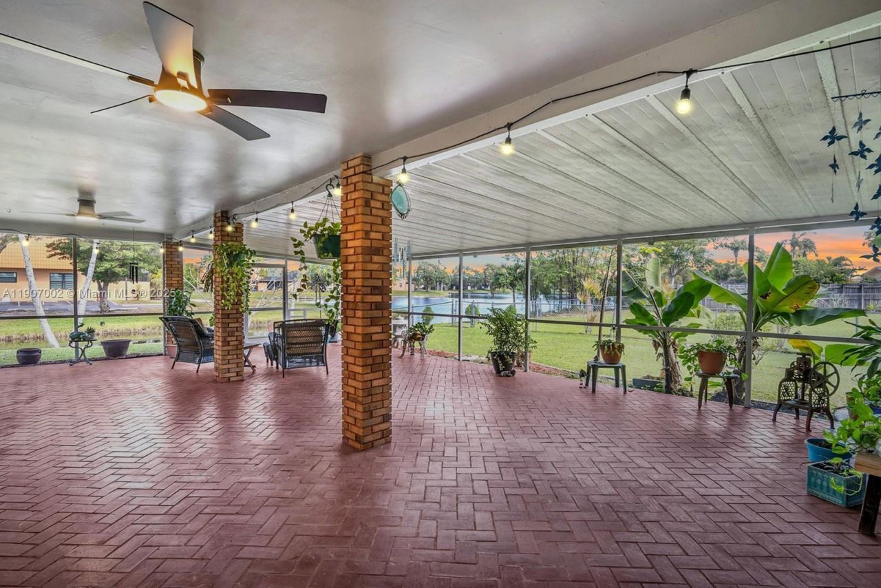 1245 NW 92nd Ave, Pembroke Pines, FL 33024 Photo