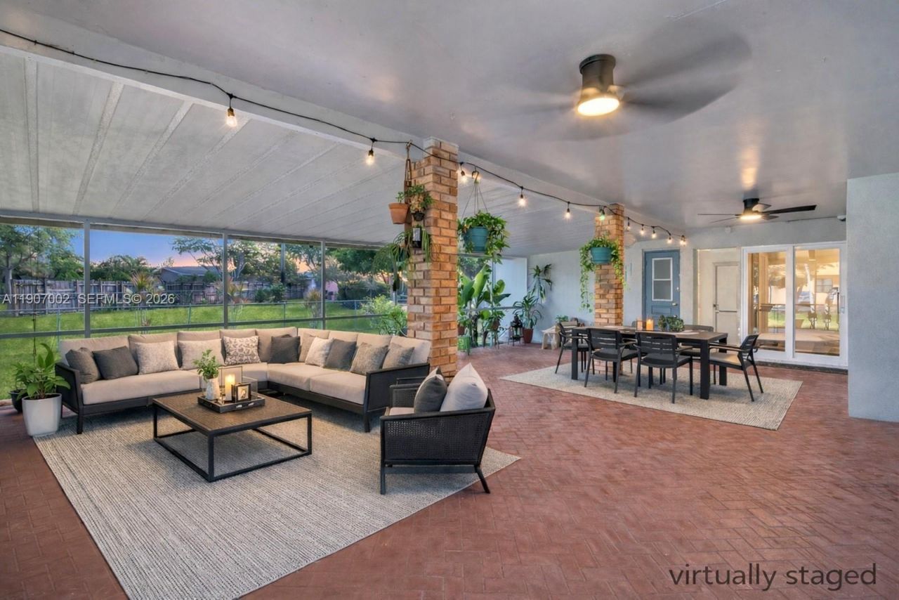 1245 NW 92nd Ave, Pembroke Pines, FL 33024 Photo