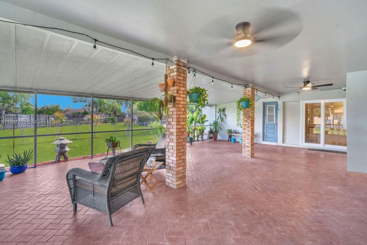 1245 NW 92nd Ave, Pembroke Pines, FL 33024 Photo