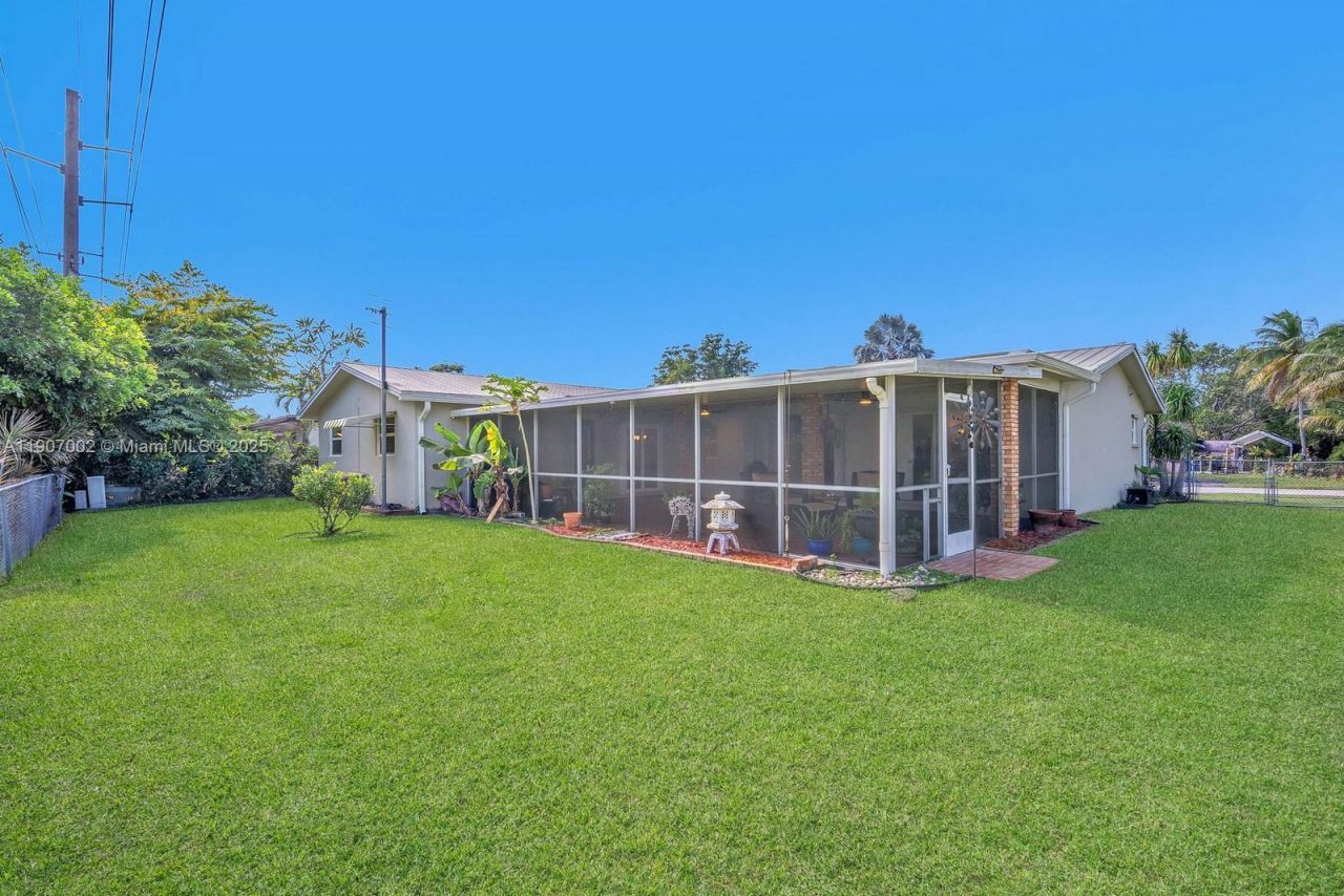 1245 NW 92nd Ave, Pembroke Pines, FL 33024 Photo