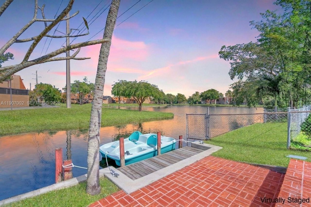 1245 NW 92nd Ave, Pembroke Pines, FL 33024 Photo