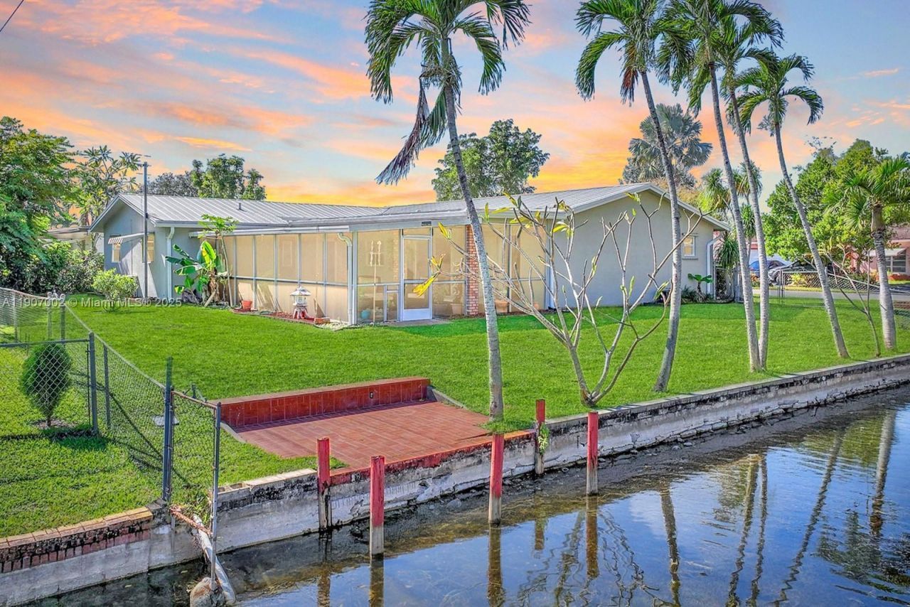 1245 NW 92nd Ave, Pembroke Pines, FL 33024 Photo