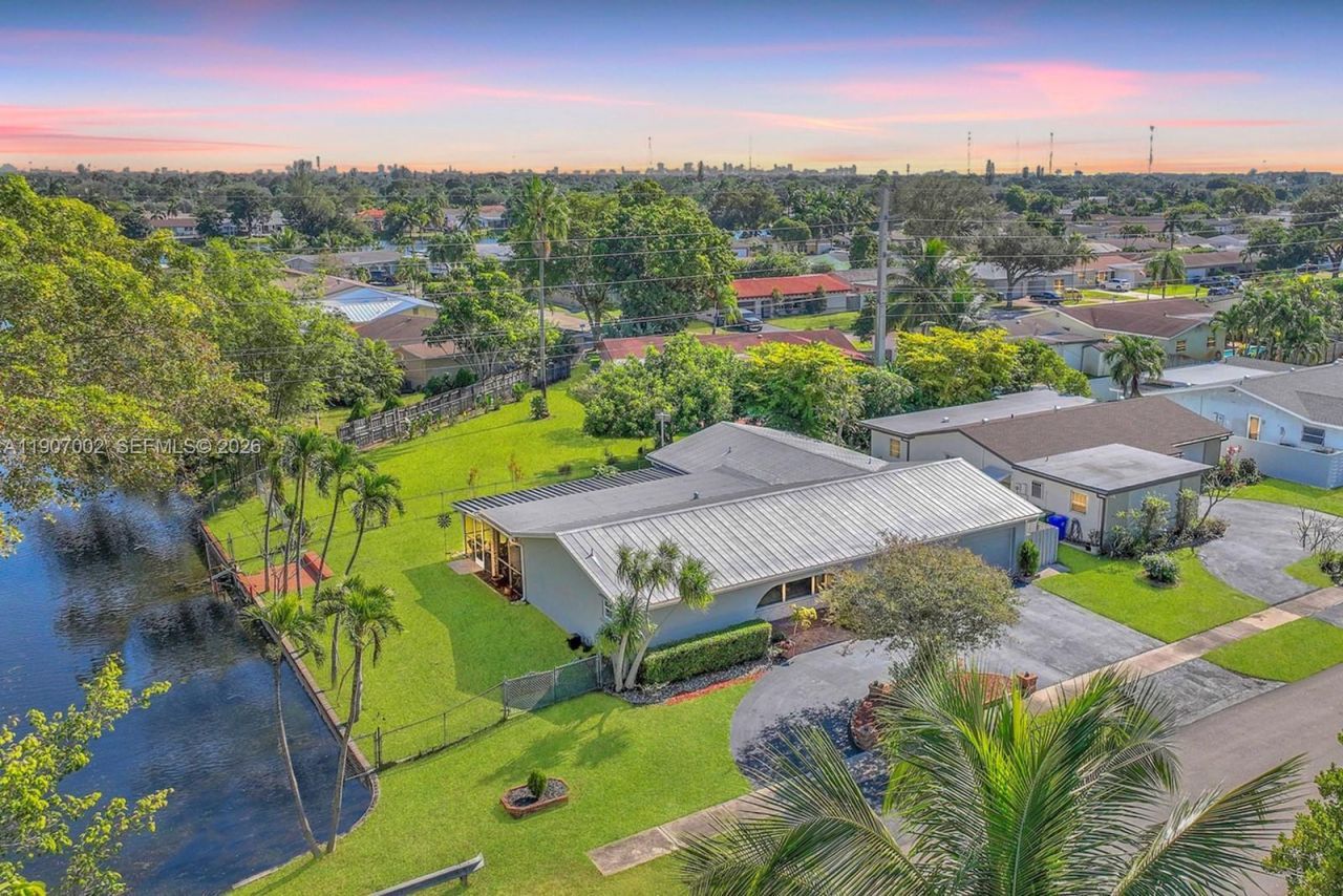 1245 NW 92nd Ave, Pembroke Pines, FL 33024 Photo