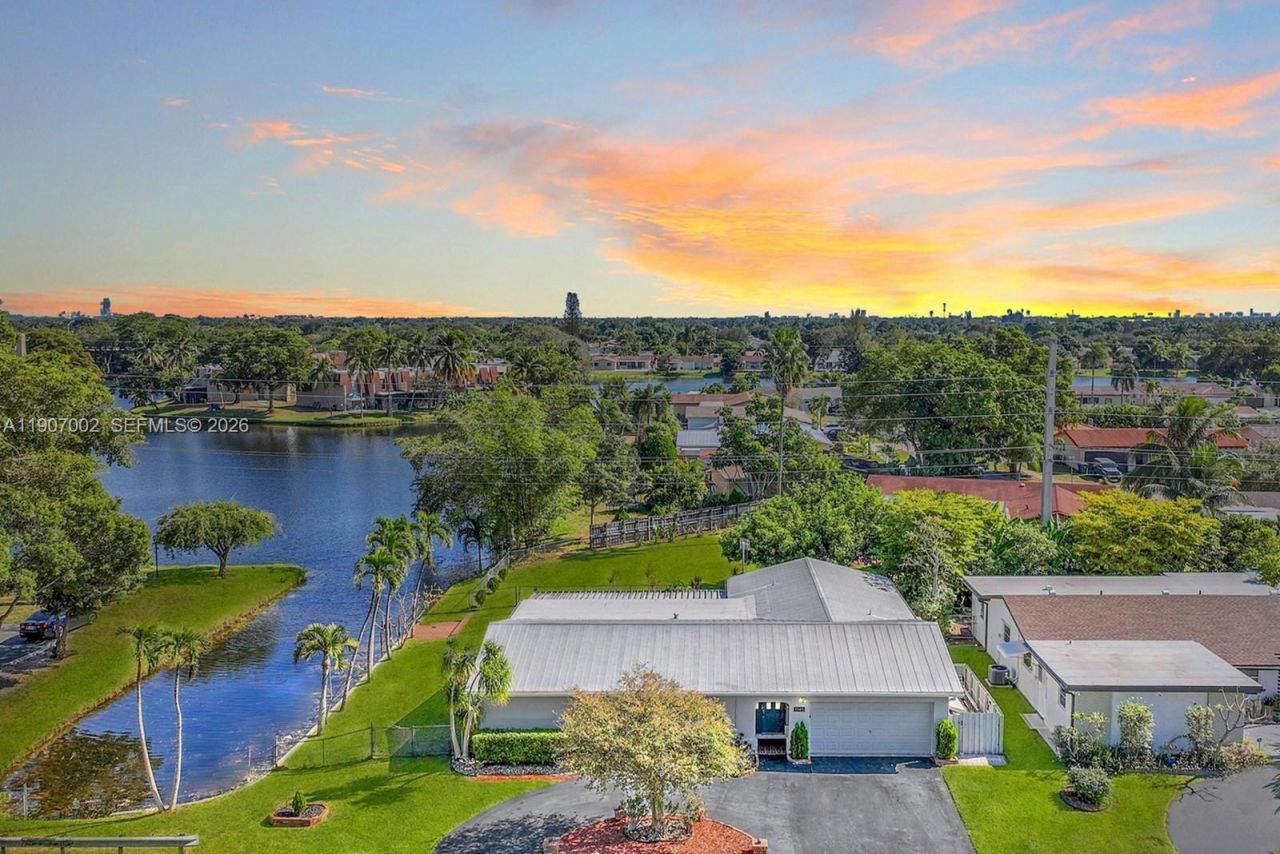 1245 NW 92nd Ave, Pembroke Pines, FL 33024 Photo