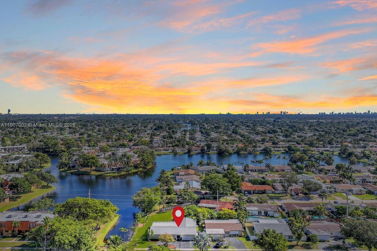 1245 NW 92nd Ave, Pembroke Pines, FL 33024 Photo