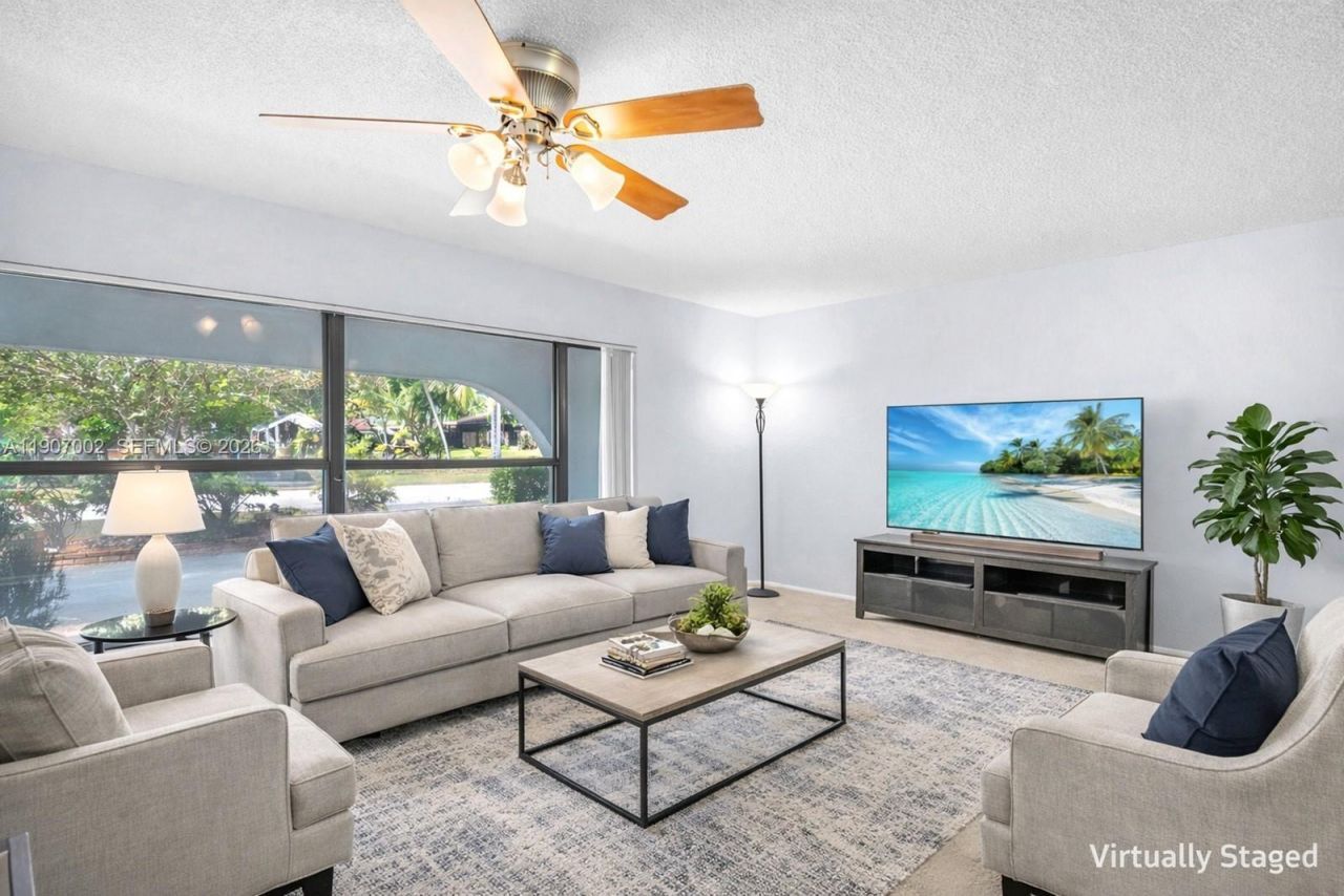 1245 NW 92nd Ave, Pembroke Pines, FL 33024 Photo