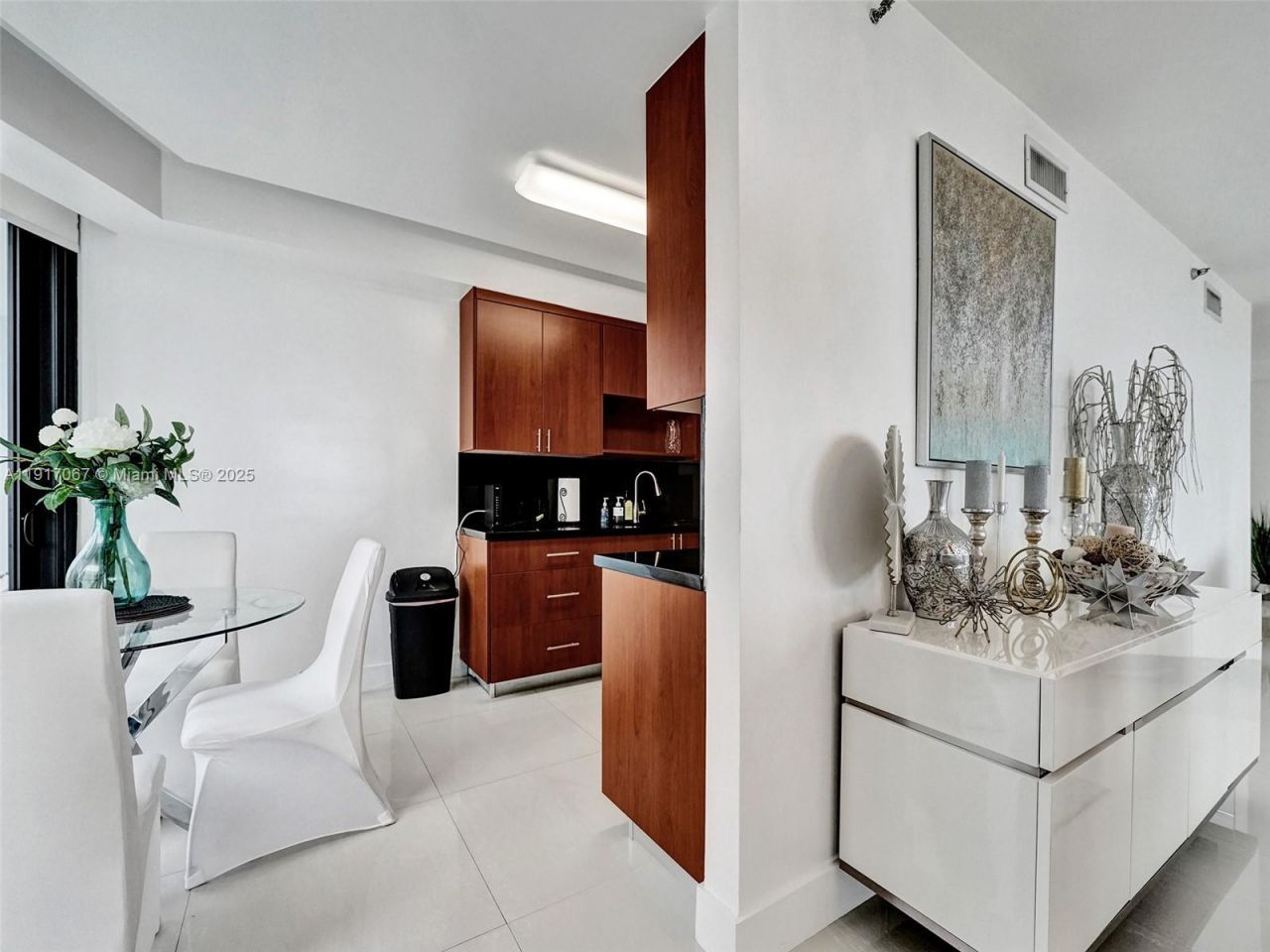 20281 E Country Club Dr, Unit 1114, Aventura, FL 33180 Photo