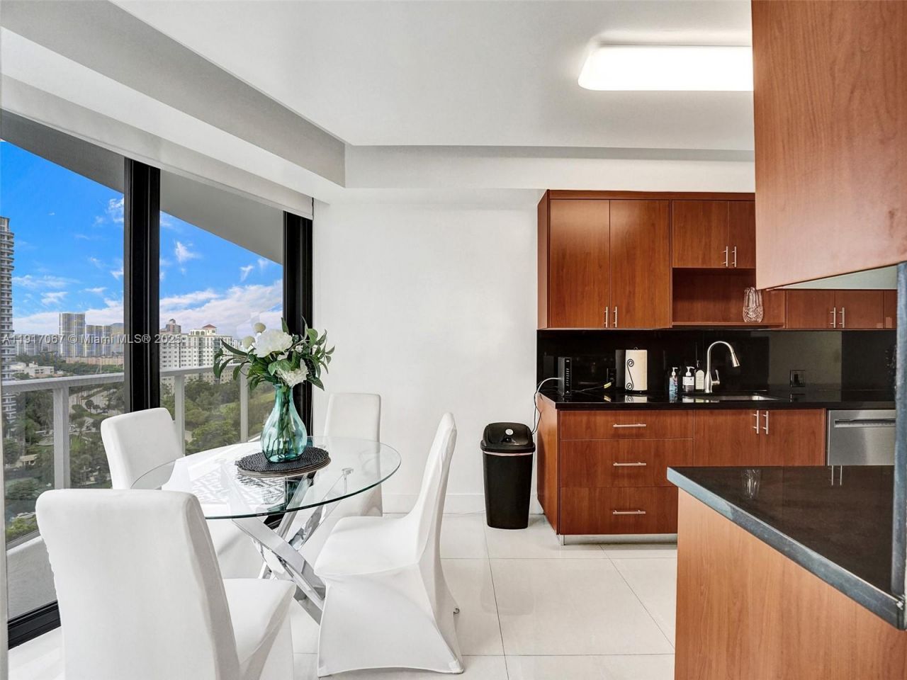 20281 E Country Club Dr, Unit 1114, Aventura, FL 33180 Photo