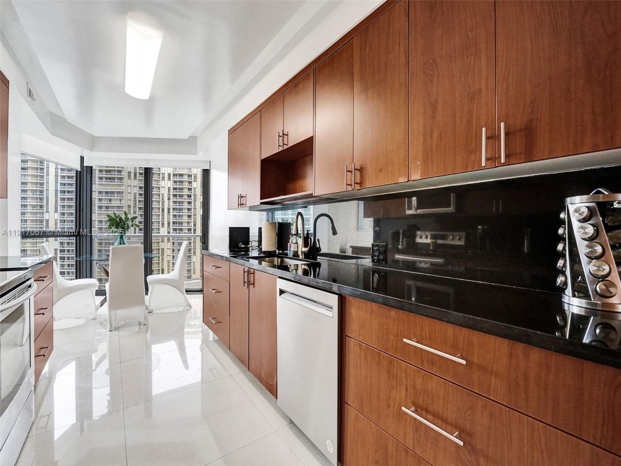 20281 E Country Club Dr, Unit 1114, Aventura, FL 33180 Photo