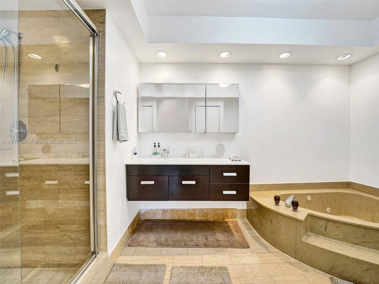 20281 E Country Club Dr, Unit 1114, Aventura, FL 33180 Photo