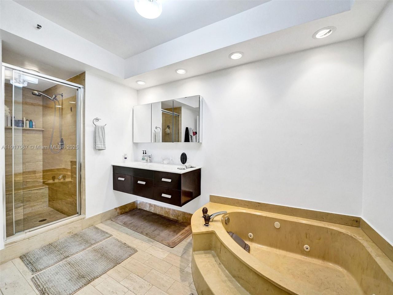 20281 E Country Club Dr, Unit 1114, Aventura, FL 33180 Photo