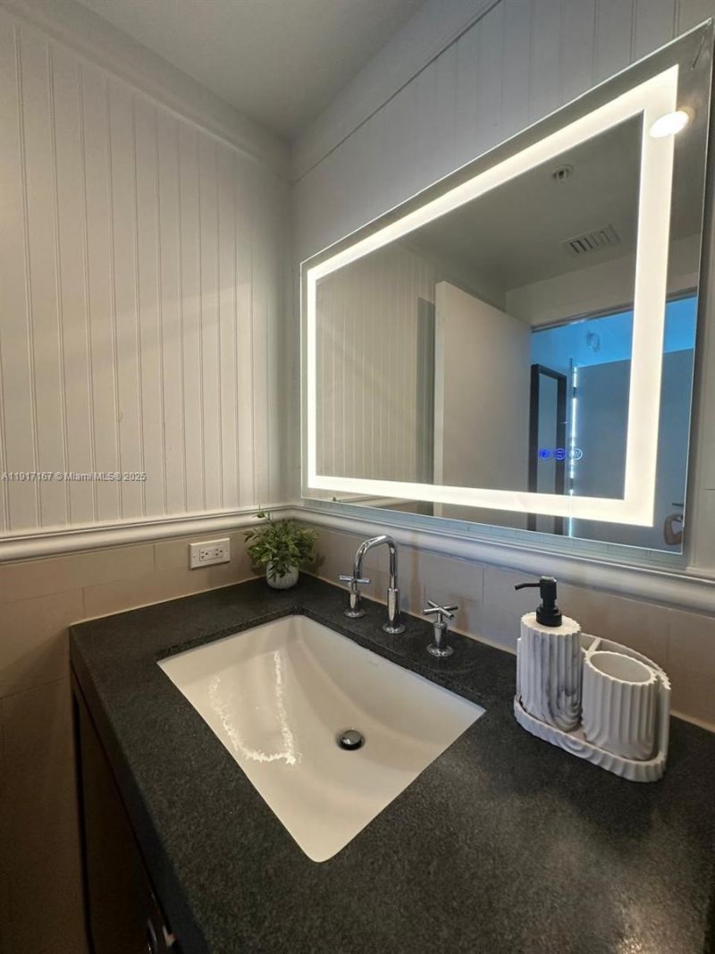 17315 Collins Ave, Unit 2006, Sunny Isles Beach, FL 33160 Photo