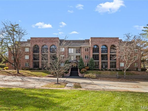 14316 Conway Meadows Court E, Unit 202, Chesterfield, MO 63017