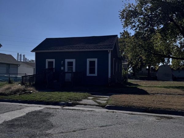 1718 MILES AVE, Muscatine, IA 52761