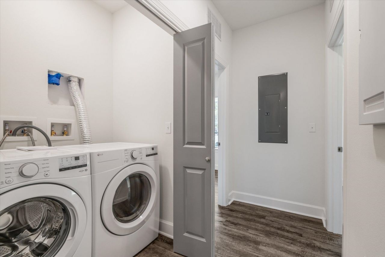 1735 Jacksonbluff Road , Unit 1, Tallahassee, FL 00000 Photo