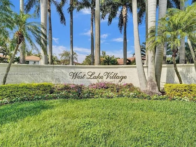 1055 Yellow Birch Ter, Hollywood, FL 33019 Photo
