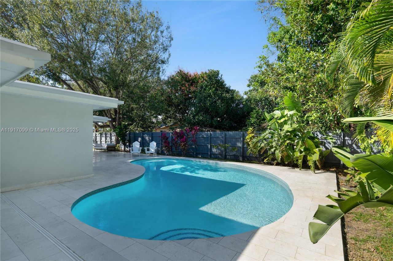 8445 SW 158th St, Palmetto Bay, FL 33157 Photo