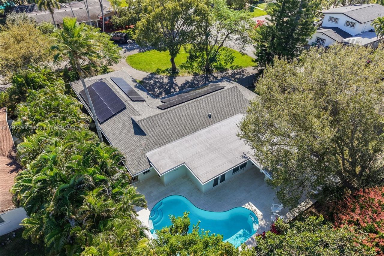 8445 SW 158th St, Palmetto Bay, FL 33157 Photo