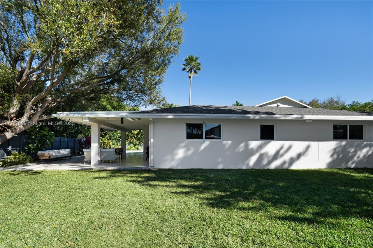 8445 SW 158th St, Palmetto Bay, FL 33157 Photo