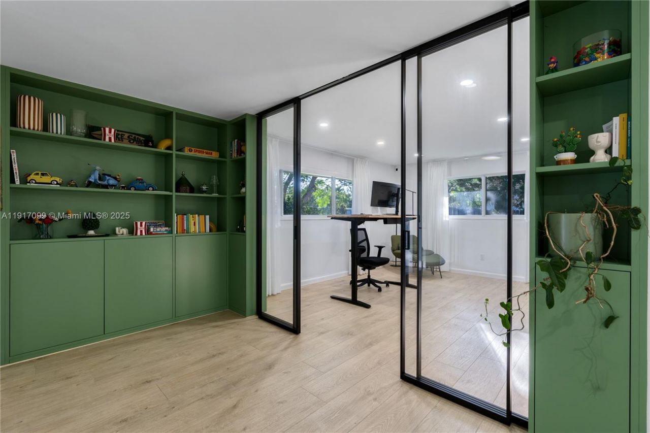 8445 SW 158th St, Palmetto Bay, FL 33157 Photo