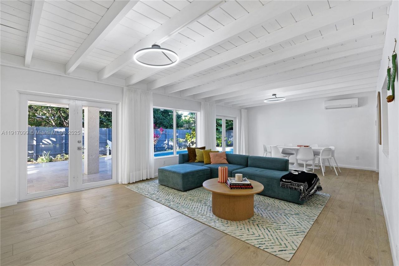 8445 SW 158th St, Palmetto Bay, FL 33157 Photo