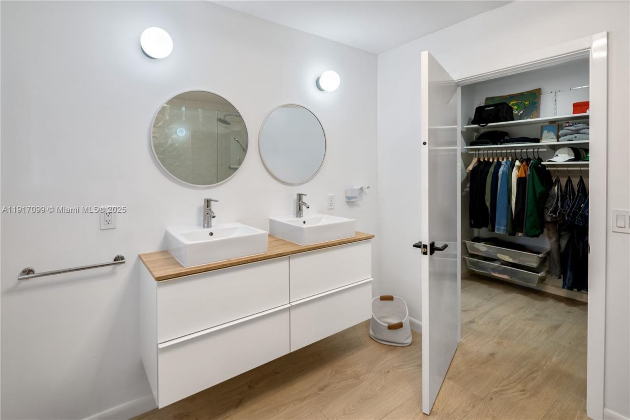 8445 SW 158th St, Palmetto Bay, FL 33157 Photo