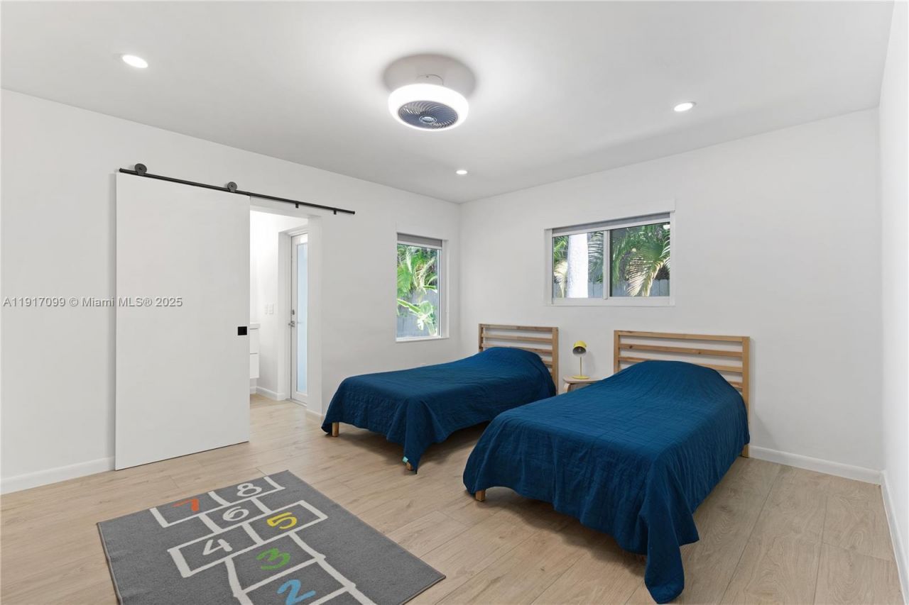 8445 SW 158th St, Palmetto Bay, FL 33157 Photo