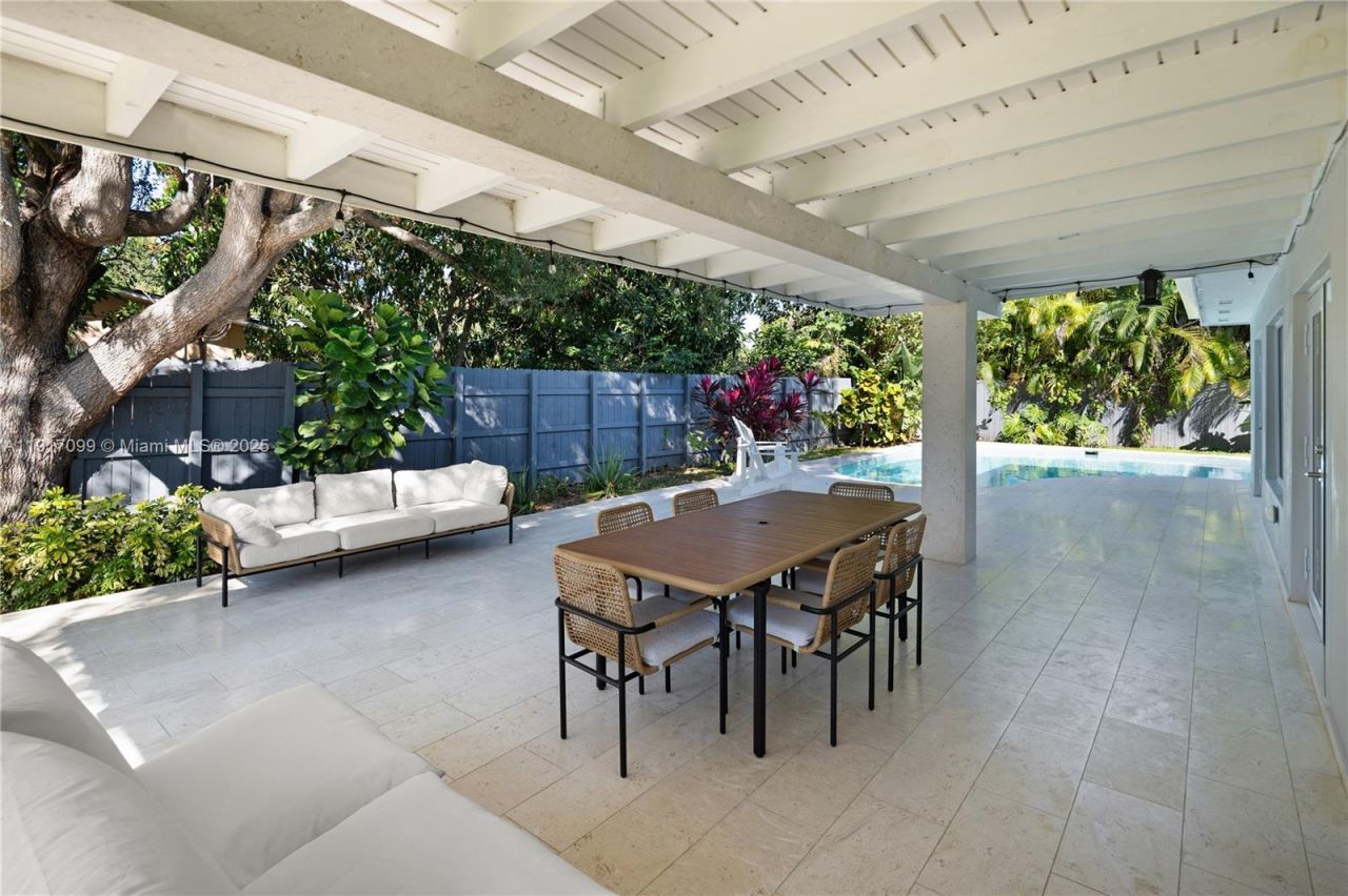 8445 SW 158th St, Palmetto Bay, FL 33157 Photo