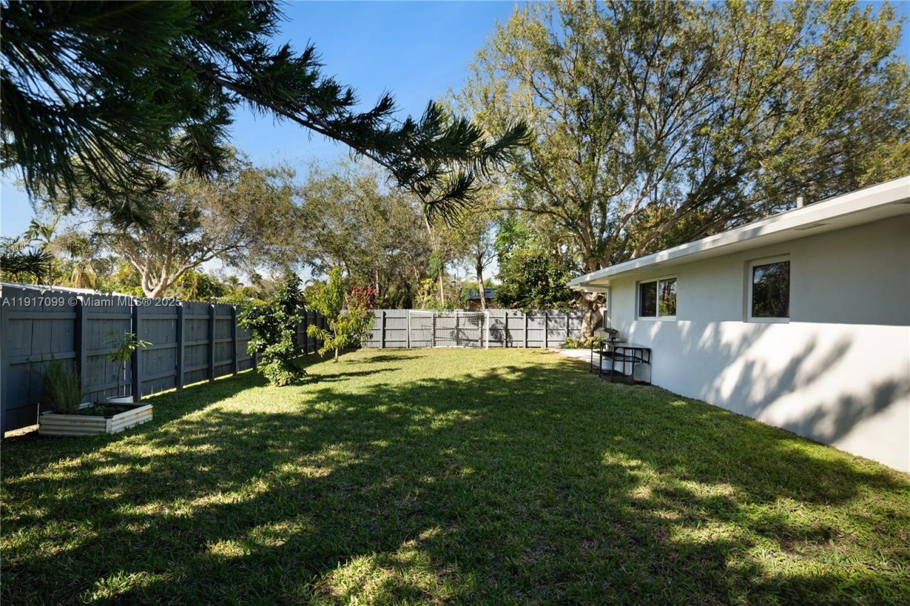 8445 SW 158th St, Palmetto Bay, FL 33157 Photo