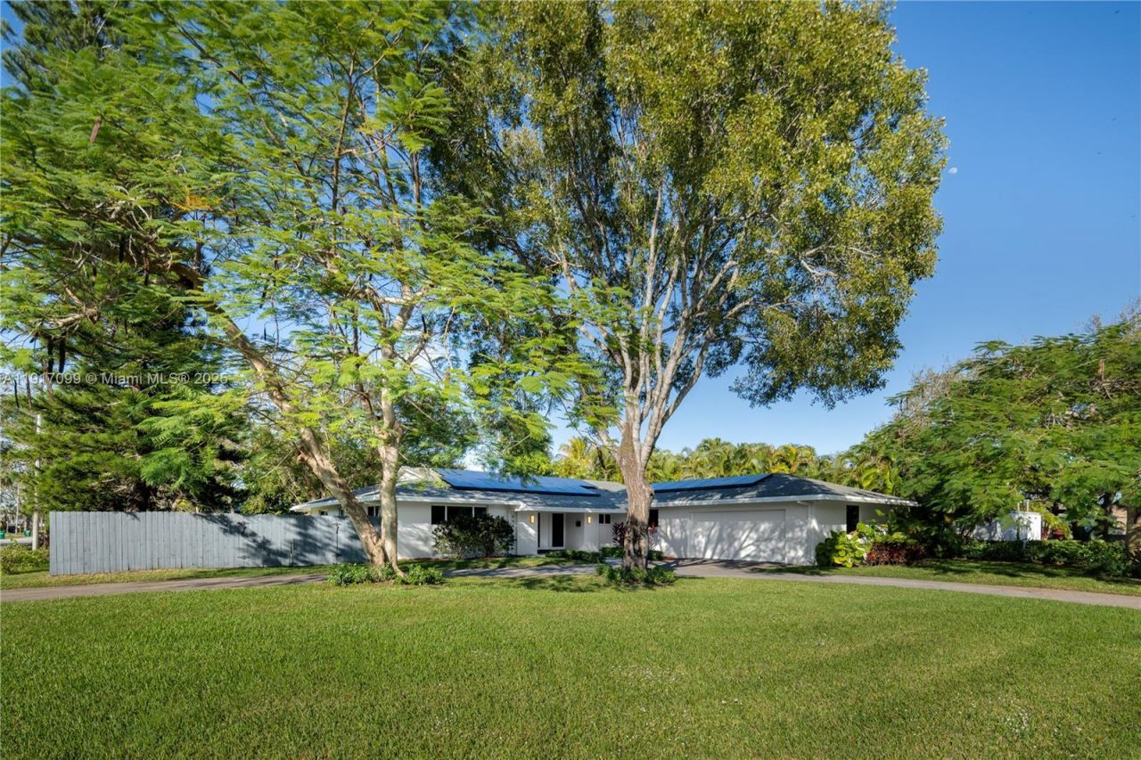 8445 SW 158th St, Palmetto Bay, FL 33157 Photo