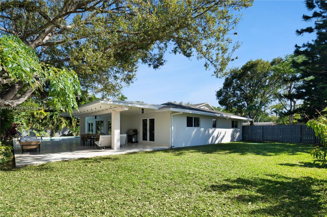 8445 SW 158th St, Palmetto Bay, FL 33157 Photo