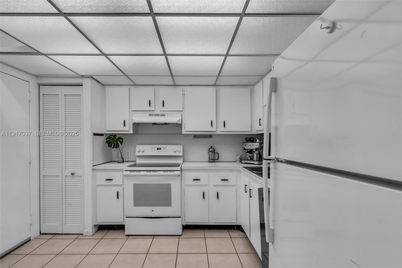 575 Crandon Blvd, Unit 504, Key Biscayne, FL 33149 Photo