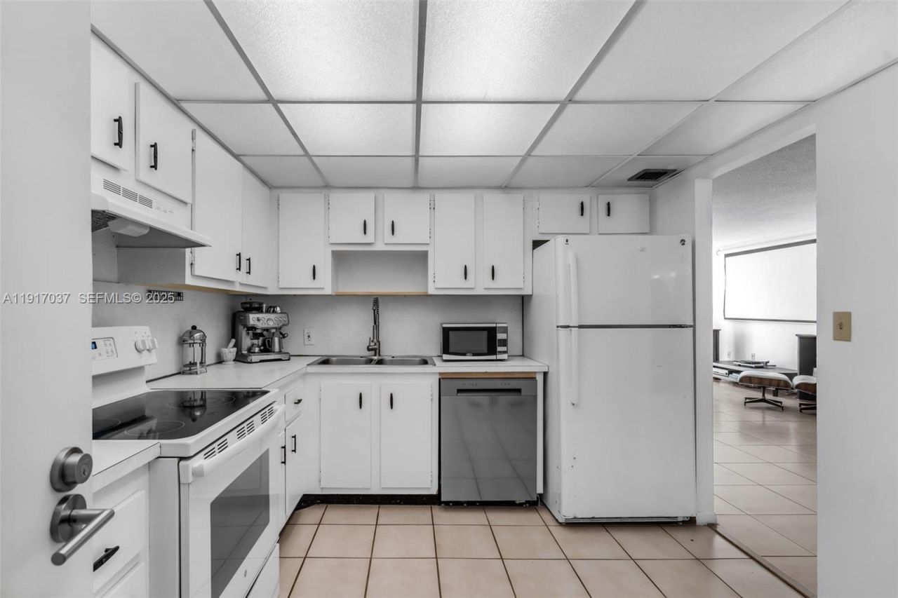 575 Crandon Blvd, Unit 504, Key Biscayne, FL 33149 Photo