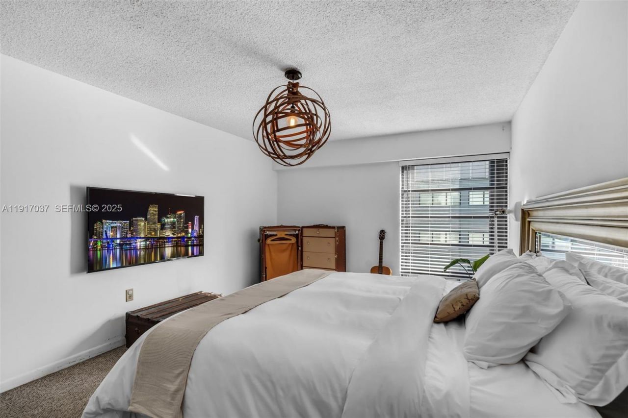 575 Crandon Blvd, Unit 504, Key Biscayne, FL 33149 Photo