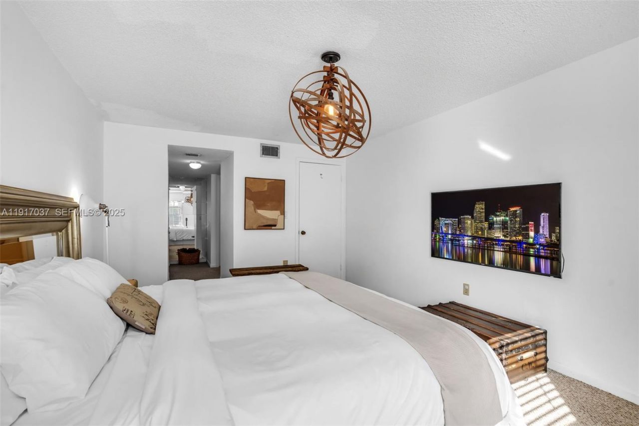 575 Crandon Blvd, Unit 504, Key Biscayne, FL 33149 Photo