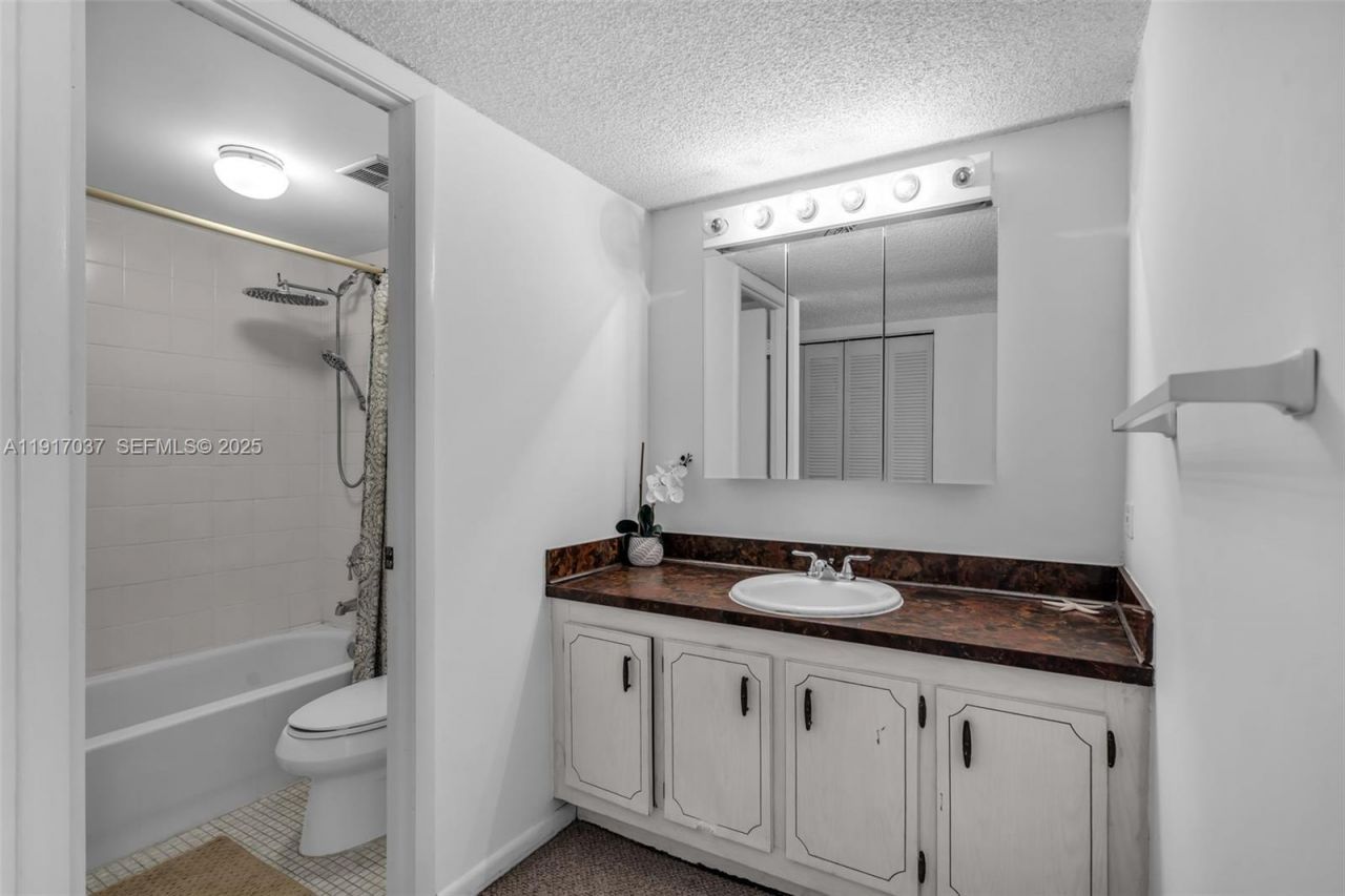 575 Crandon Blvd, Unit 504, Key Biscayne, FL 33149 Photo