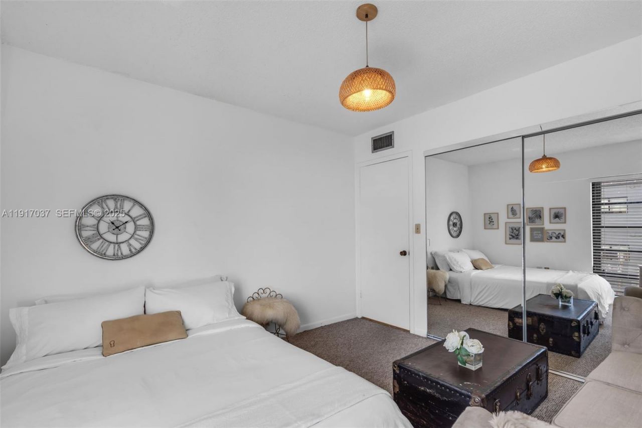 575 Crandon Blvd, Unit 504, Key Biscayne, FL 33149 Photo