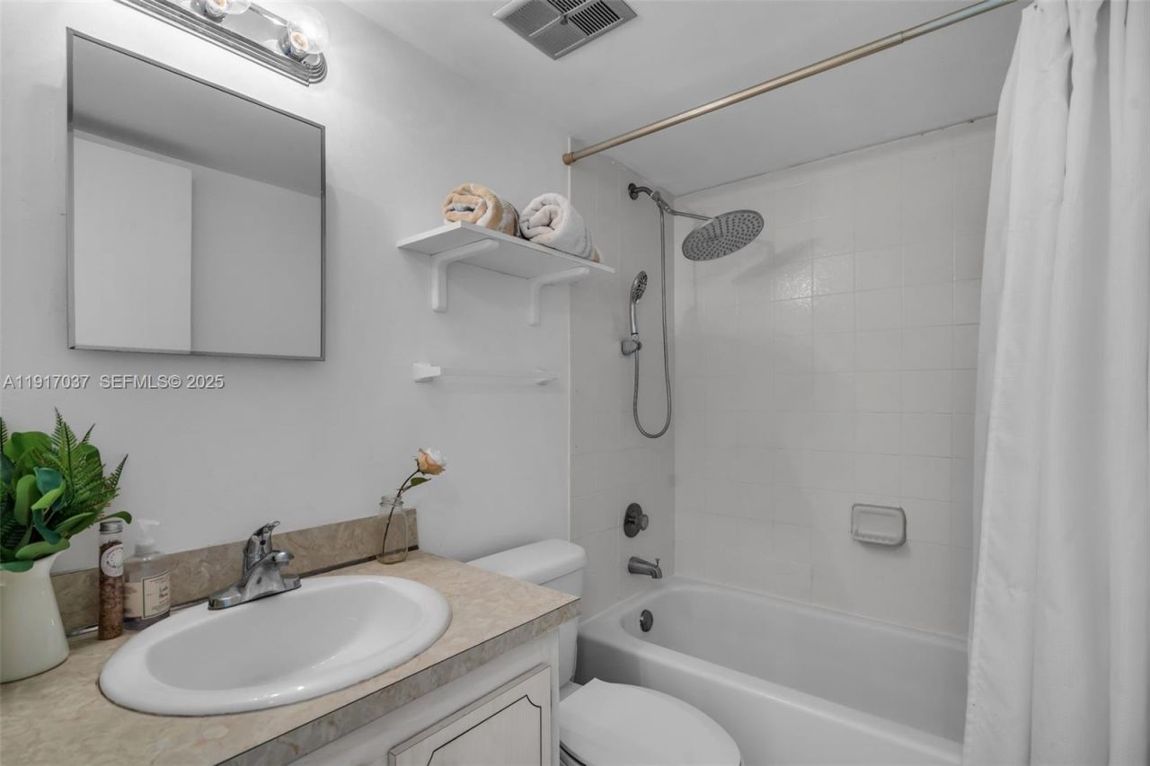 575 Crandon Blvd, Unit 504, Key Biscayne, FL 33149 Photo