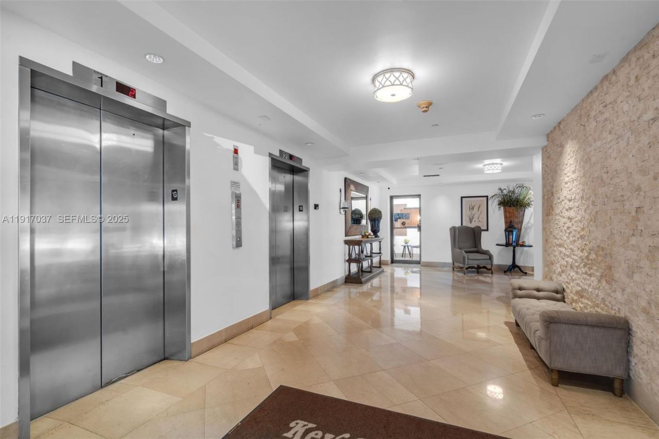 575 Crandon Blvd, Unit 504, Key Biscayne, FL 33149 Photo