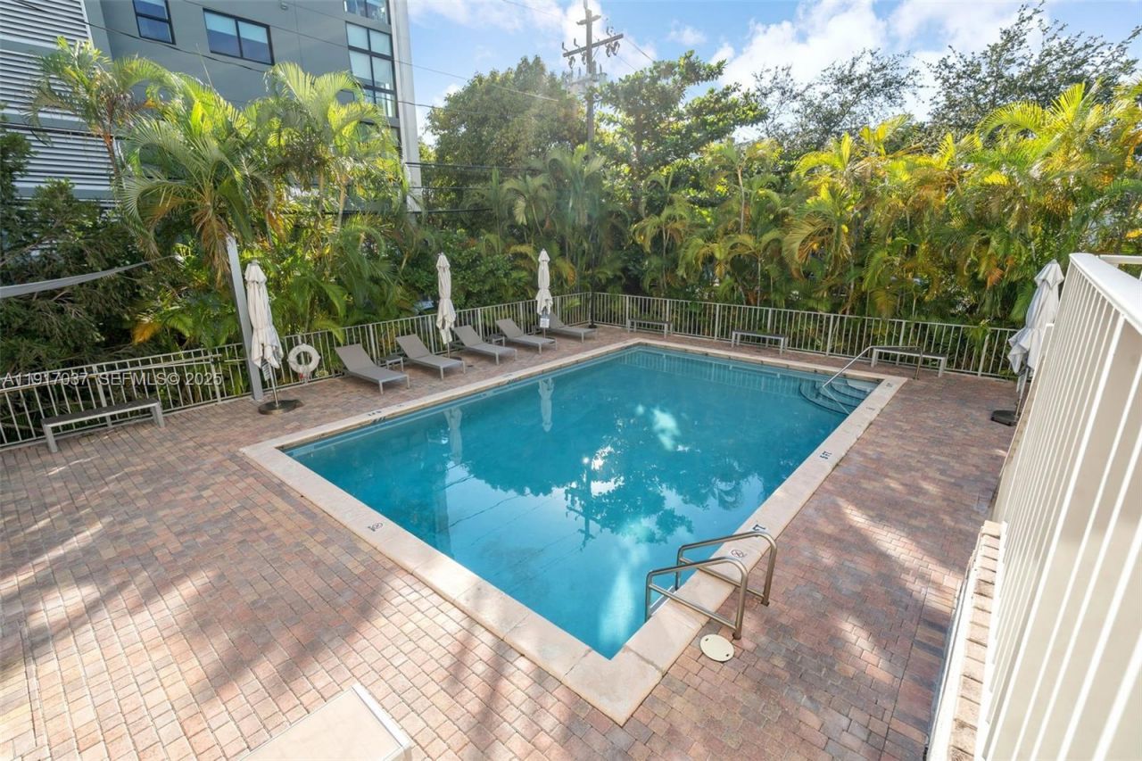 575 Crandon Blvd, Unit 504, Key Biscayne, FL 33149 Photo