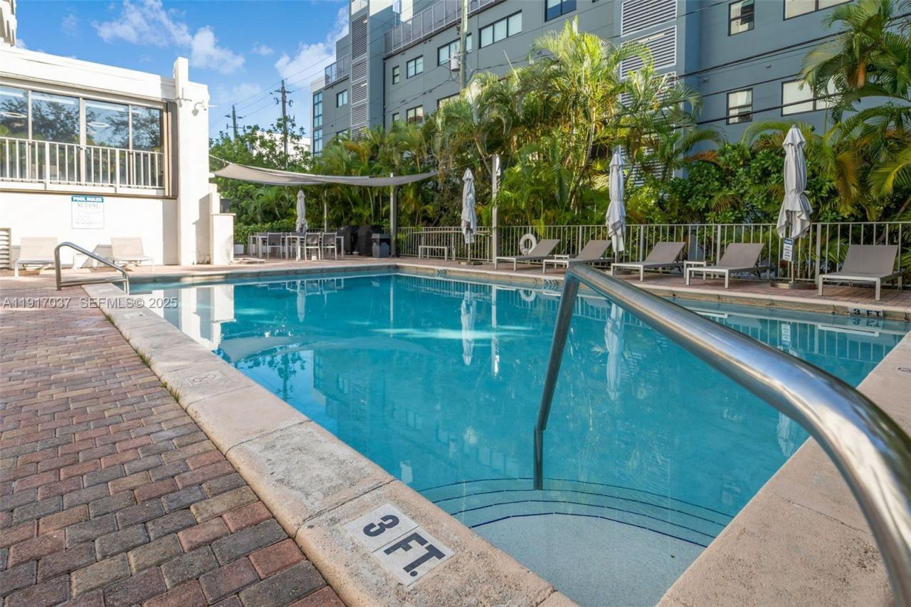 575 Crandon Blvd, Unit 504, Key Biscayne, FL 33149 Photo