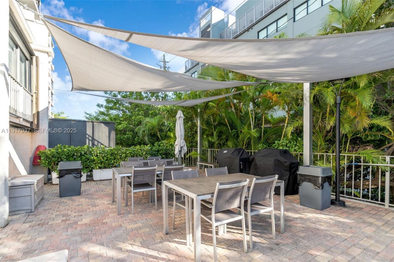 575 Crandon Blvd, Unit 504, Key Biscayne, FL 33149 Photo