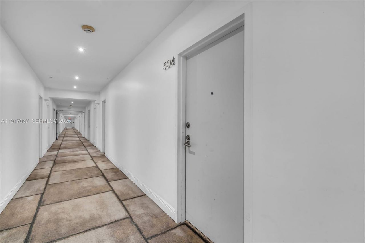 575 Crandon Blvd, Unit 504, Key Biscayne, FL 33149 Photo