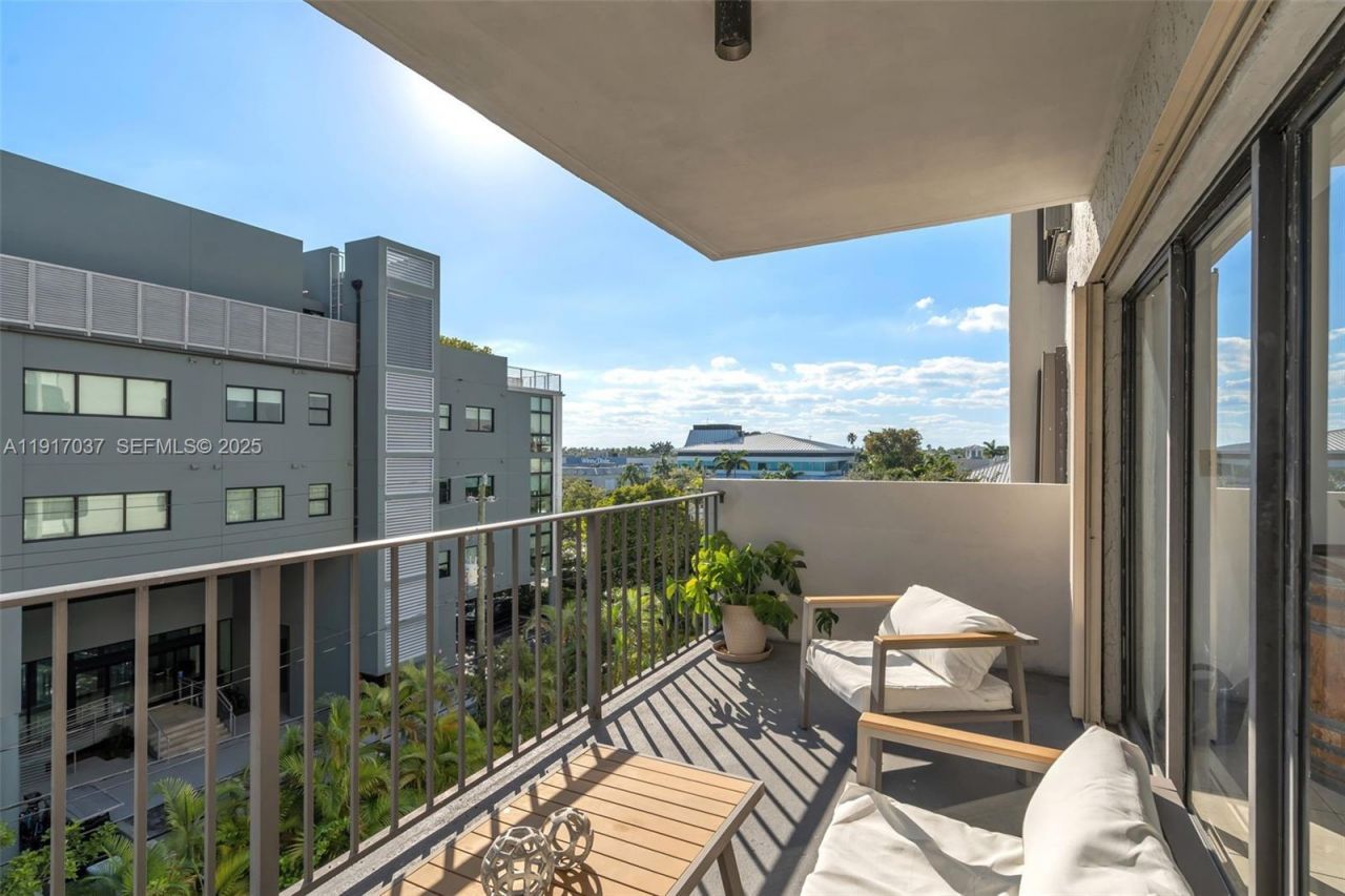 575 Crandon Blvd, Unit 504, Key Biscayne, FL 33149 Photo