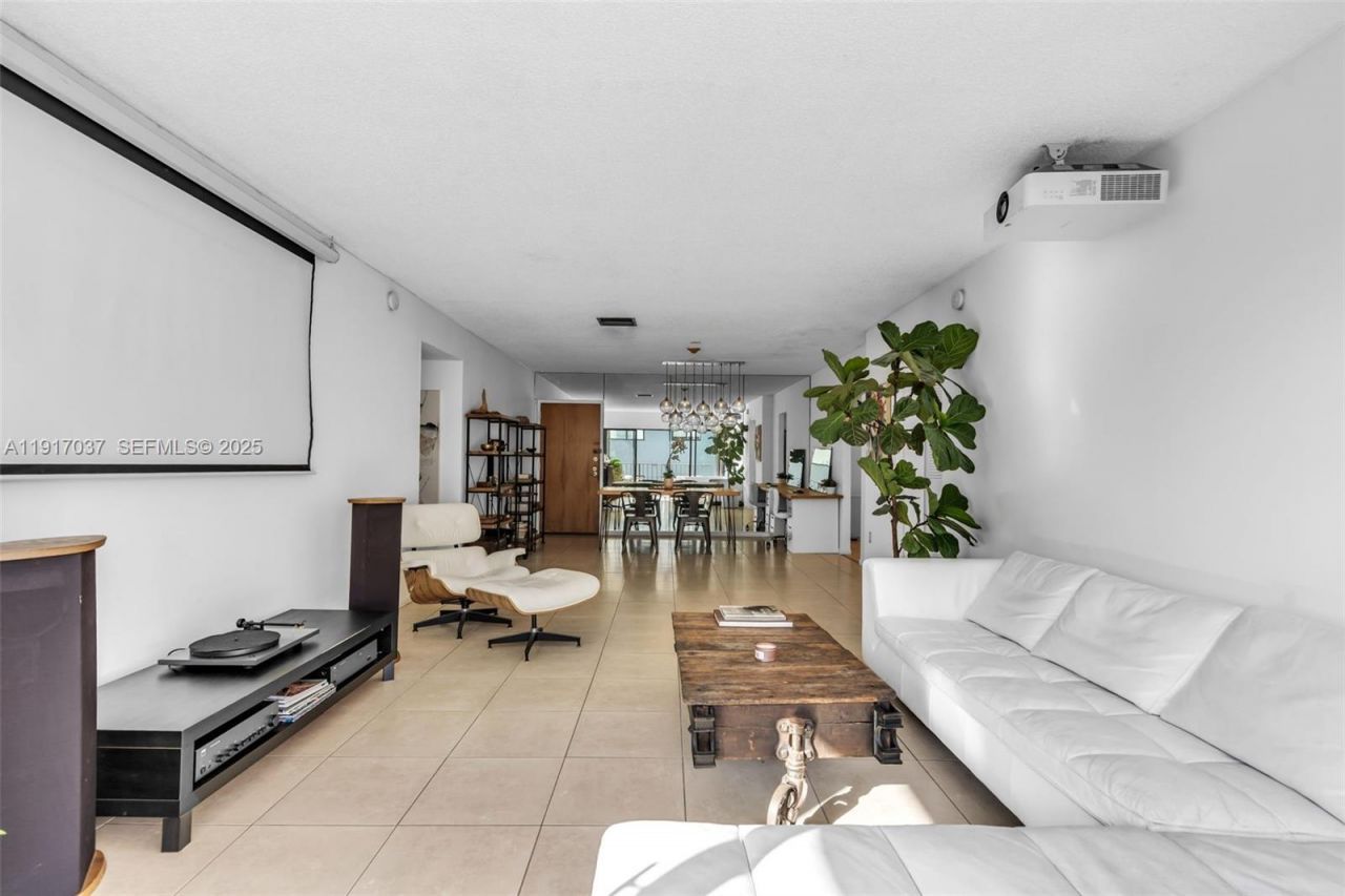 575 Crandon Blvd, Unit 504, Key Biscayne, FL 33149 Photo